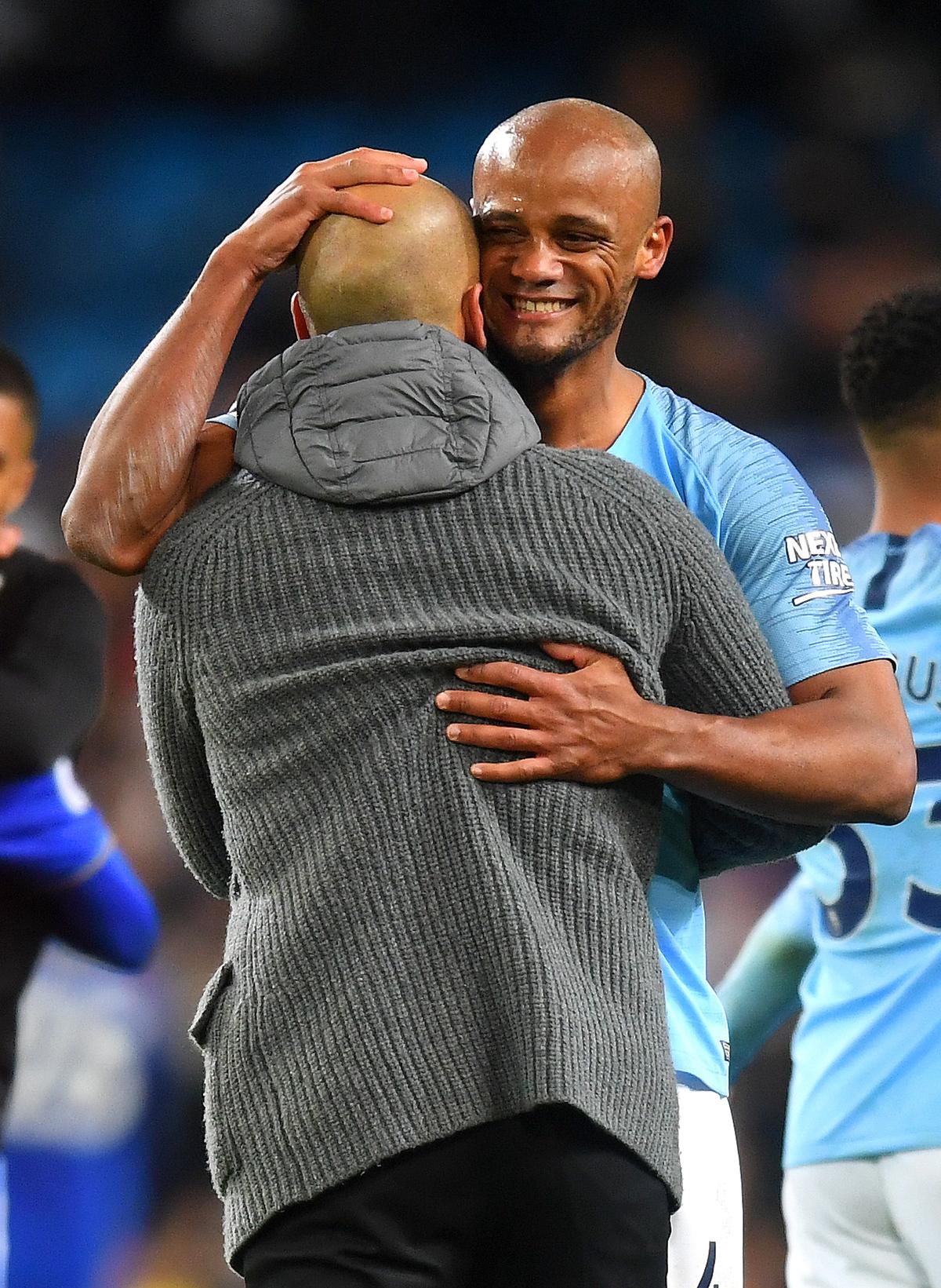 Vincent Kompany và Guardiola ăn mừng sau khi giành chiến thắng trong một trận đấu ở Premier League. Kompany đã chơi dưới sự dẫn dắt của huấn luyện viên người Tây Ban Nha tại Manchester City. Vincent Kompany và Guardiola ăn mừng sau khi giành chiến thắng trong một trận đấu ở Premier League. Kompany đã chơi dưới sự dẫn dắt của huấn luyện viên người Tây Ban Nha tại Manchester City.