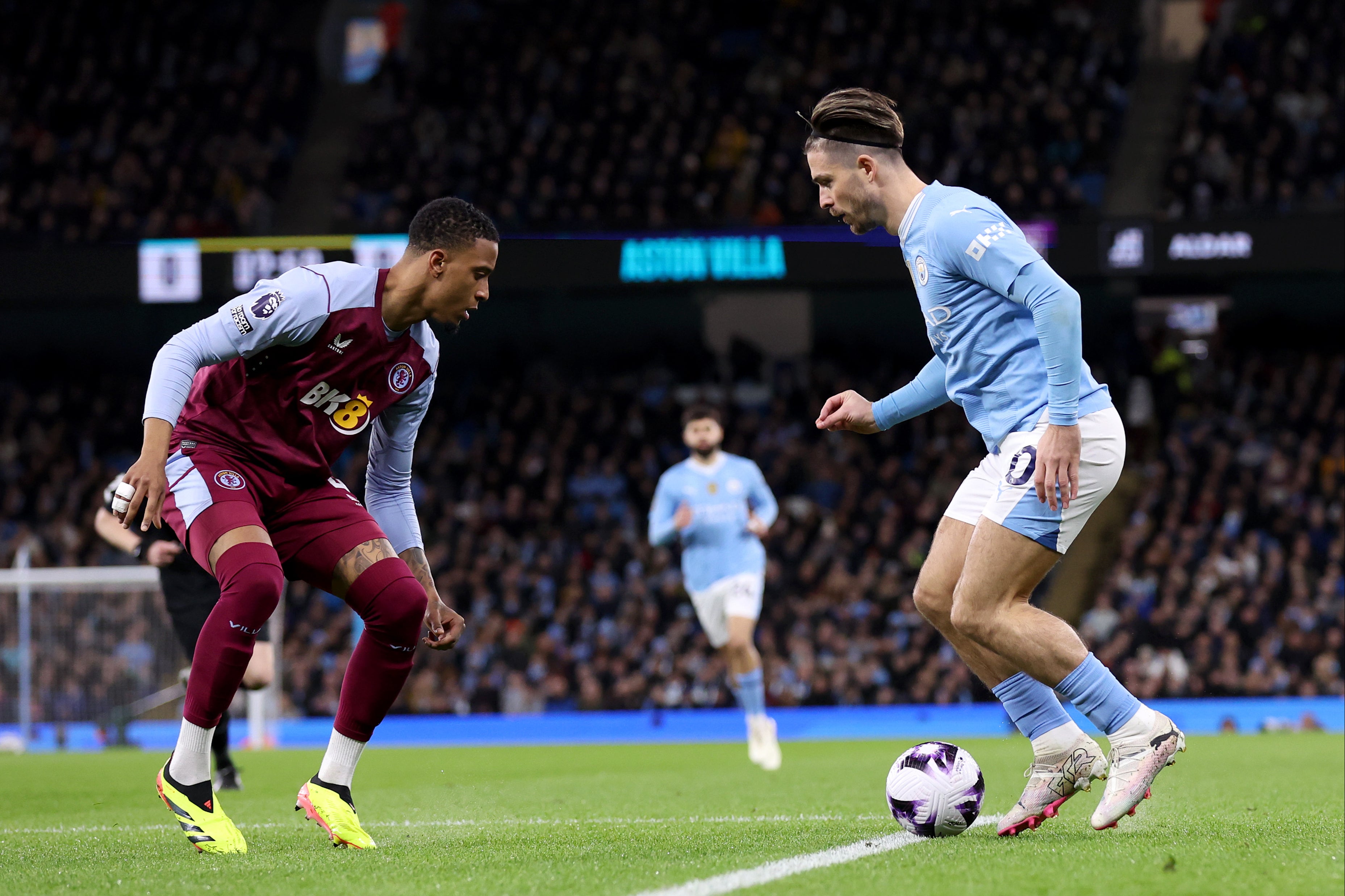 Jack Grealish chơi cho Manchester City đấu với câu lạc bộ thời thơ ấu của anh, Aston Villa