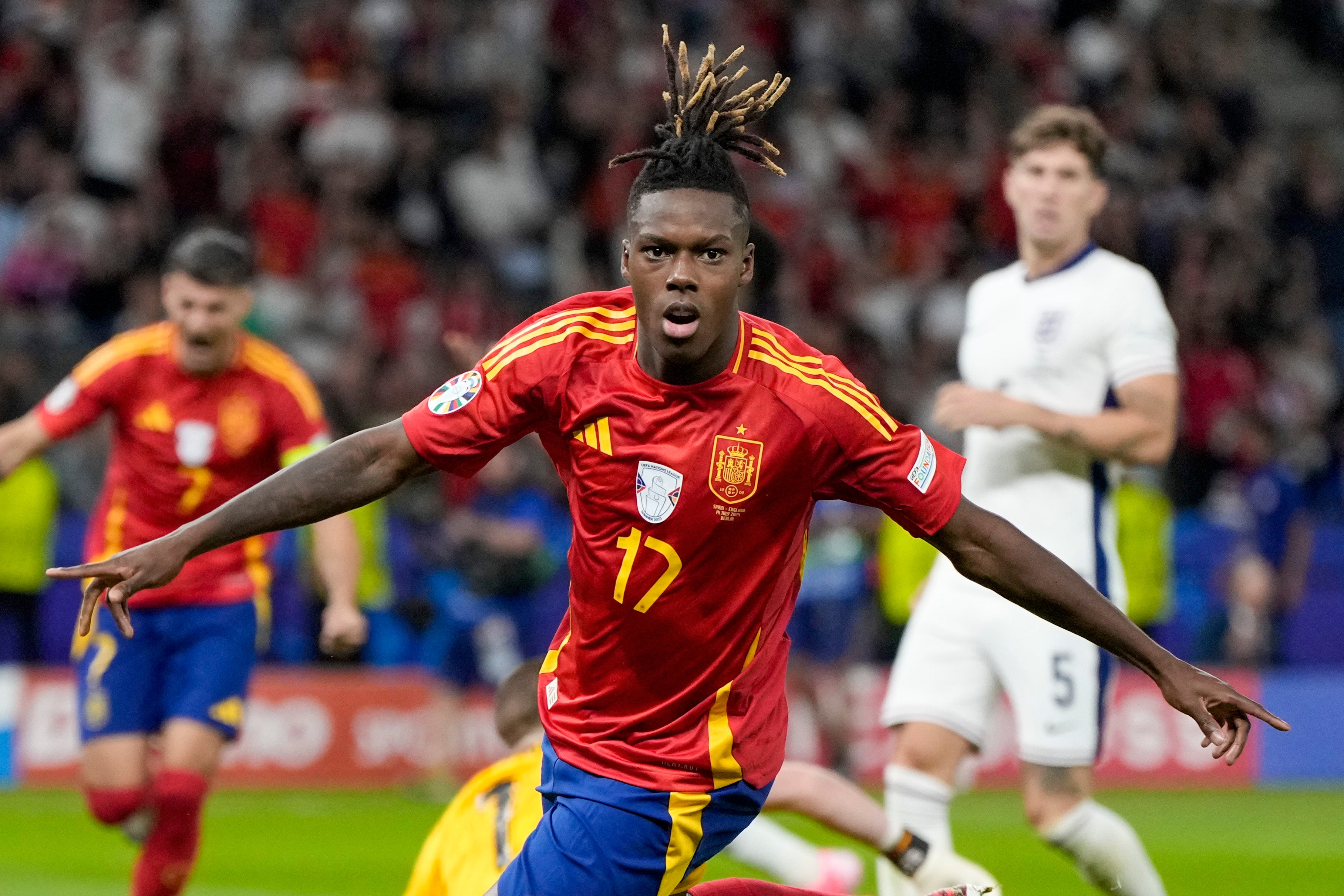 Nico Williams ăn mừng trong trận chung kết Euro 2024 với Anh