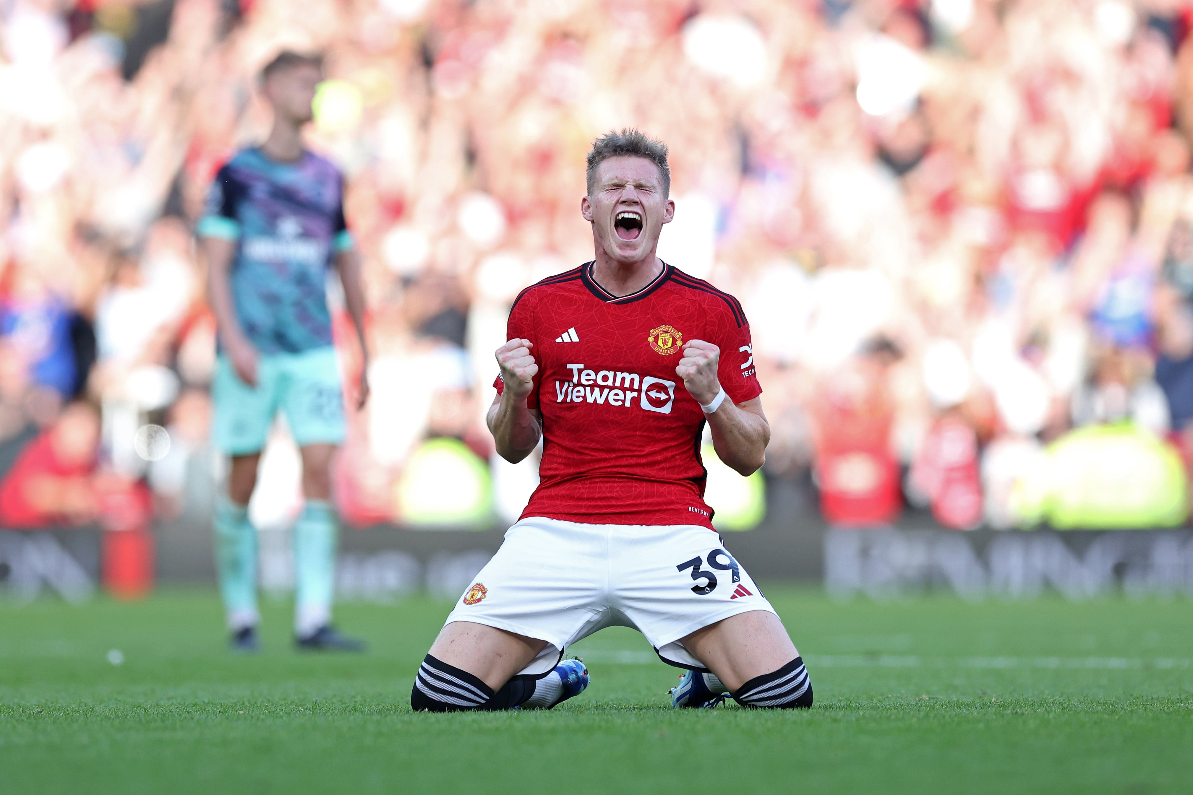 Scott McTominay đã trải qua học viện của Manchester United để đại diện cho đội một