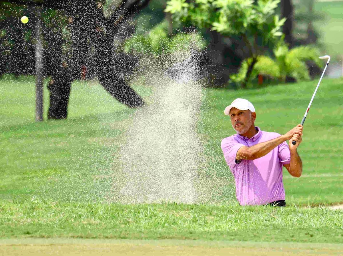 Jeev Milkha Singh tại giải vô địch golf HSBC India Legends ở Greater Noida vào thứ bảy. Jeev Milkha Singh tại giải vô địch golf HSBC India Legends ở Greater Noida vào thứ bảy.
