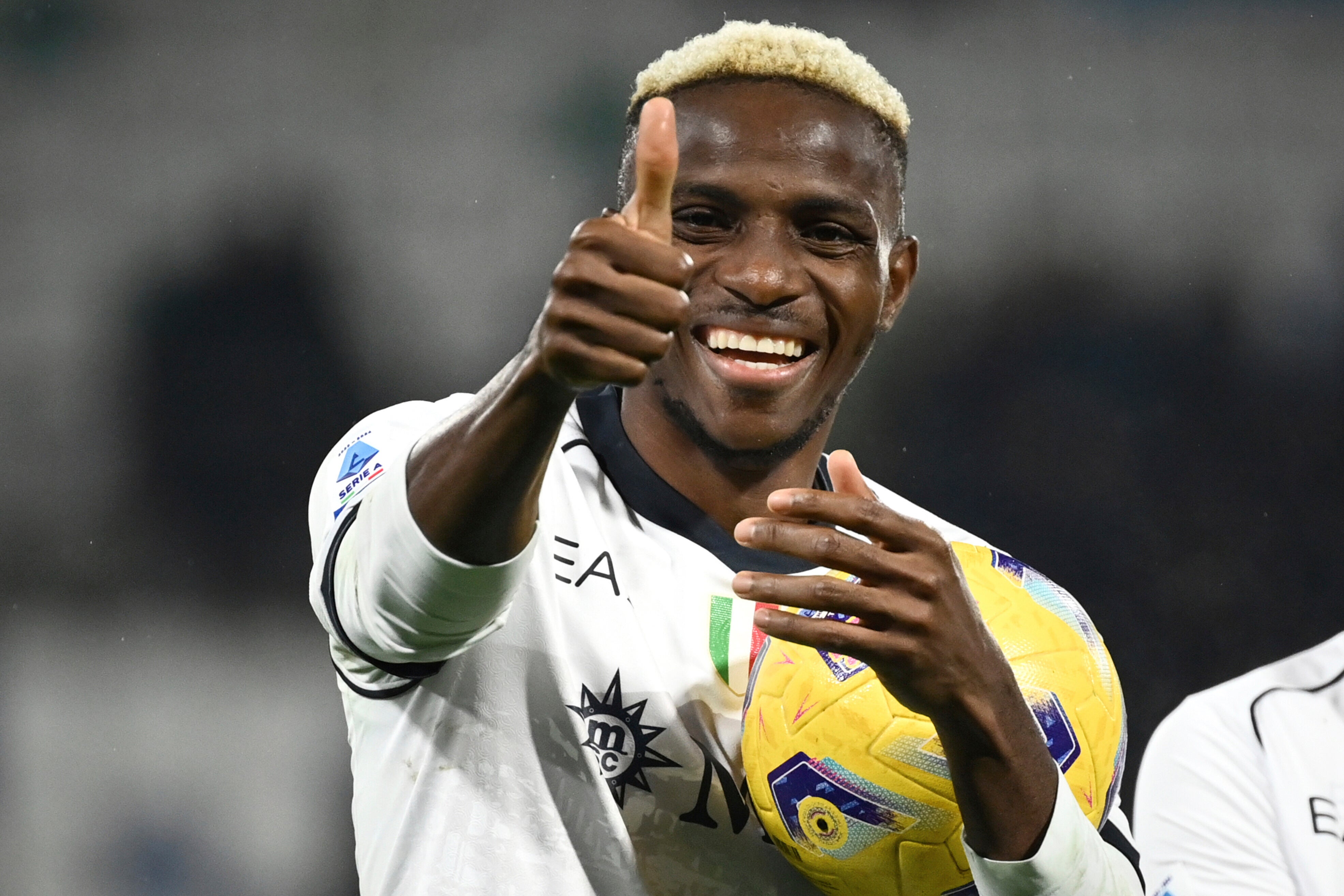 Victor Osimhen đang được đồn đoán sẽ chuyển đến Manchester United