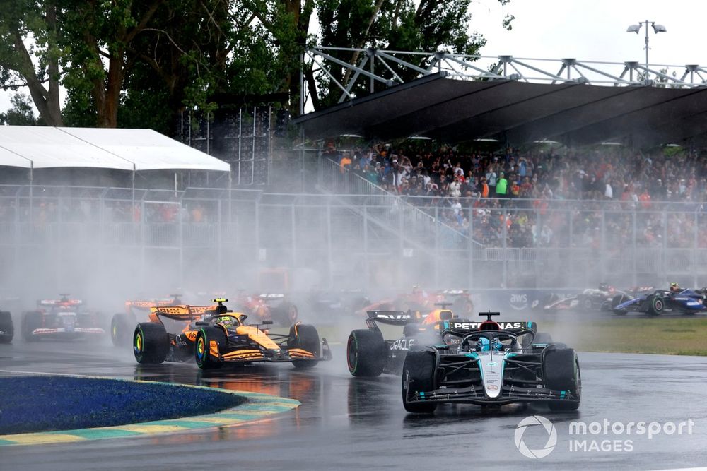 George Russell, Mercedes F1 W15, Max Verstappen, Red Bull Racing RB20, Lando Norris, McLaren MCL38, Oscar Piastri, McLaren MCL38, những người còn lại trong đoàn đua khi bắt đầu