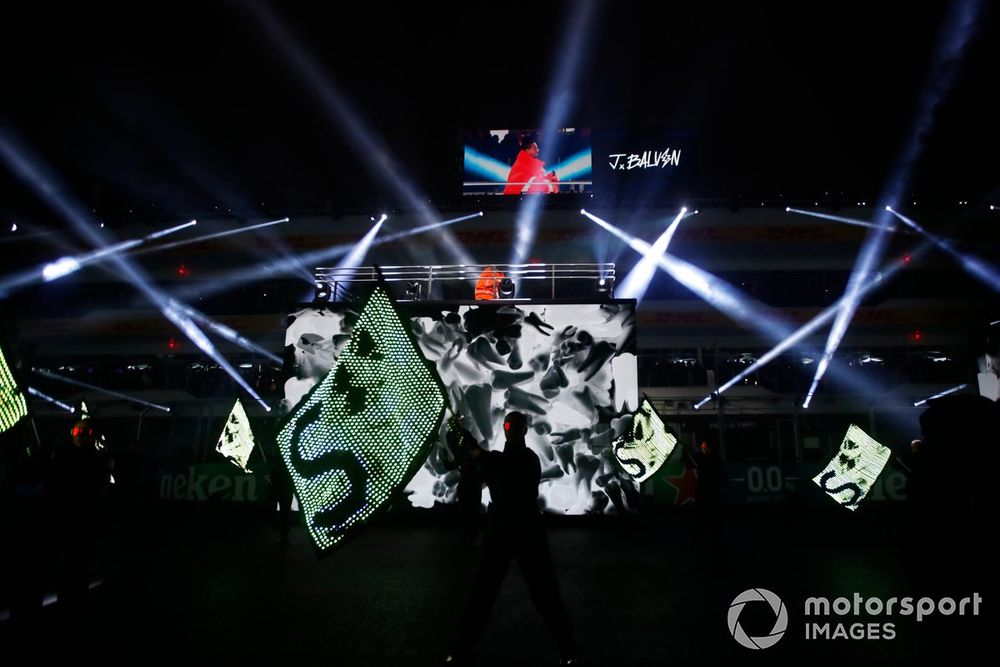 Ca sĩ người Colombia J Balvin tại lễ khai mạc Las Vegas GP