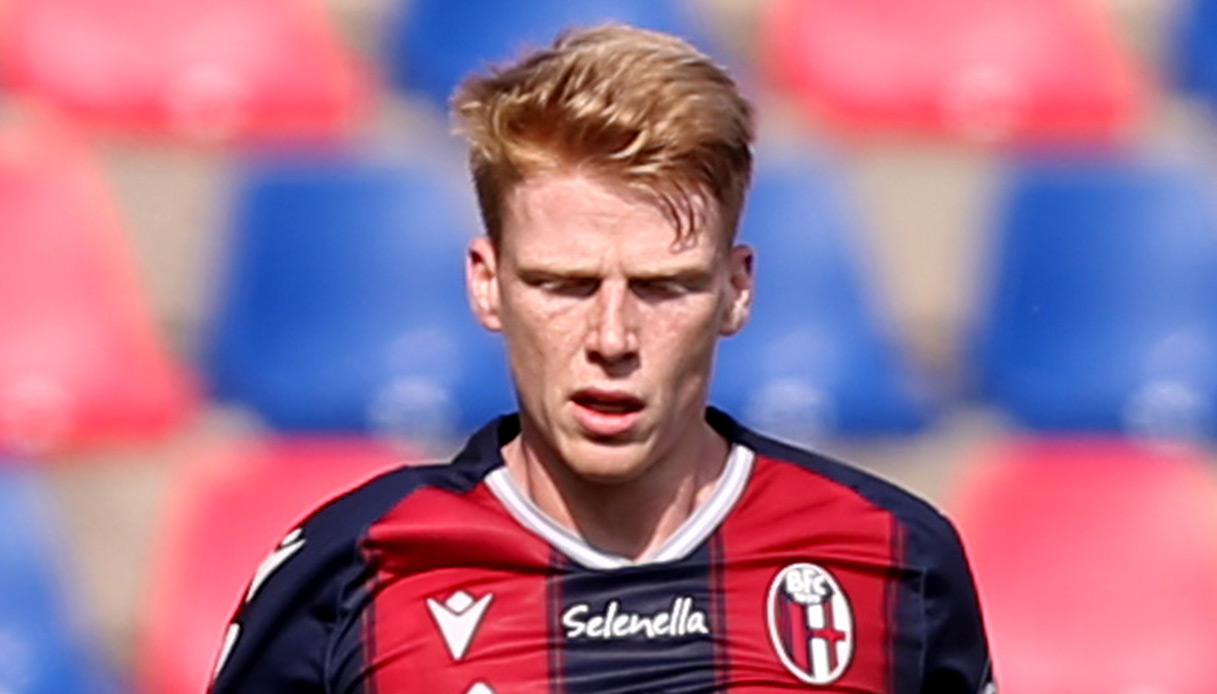 Napoli Weighing Up Late Swoop for Ex-Bologna Midfielder