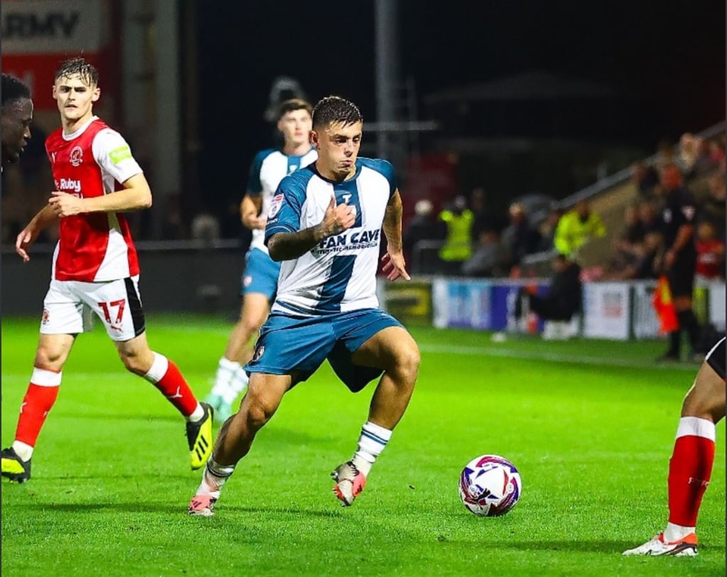 Morecambe đã có bàn gỡ hòa muộn để có được tỷ số hòa 2-2 trên sân khách trước Fleetwood Town. Ảnh: X/MorecambeFC Morecambe đã có bàn gỡ hòa muộn để có được tỷ số hòa 2-2 trên sân khách trước Fleetwood Town. Ảnh: X/MorecambeFC