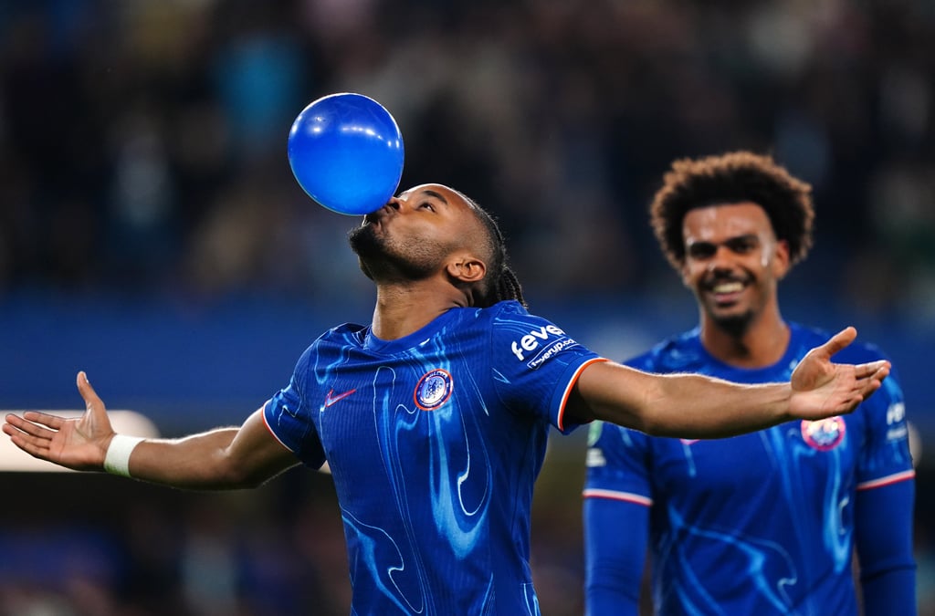 Christopher Nkunku của Chelsea ăn mừng khi ghi bàn thắng thứ năm cho đội mình trước Barrow tại Stamford Bridge. Ảnh: DPA Christopher Nkunku của Chelsea ăn mừng khi ghi bàn thắng thứ năm cho đội mình trước Barrow tại Stamford Bridge. Ảnh: DPA