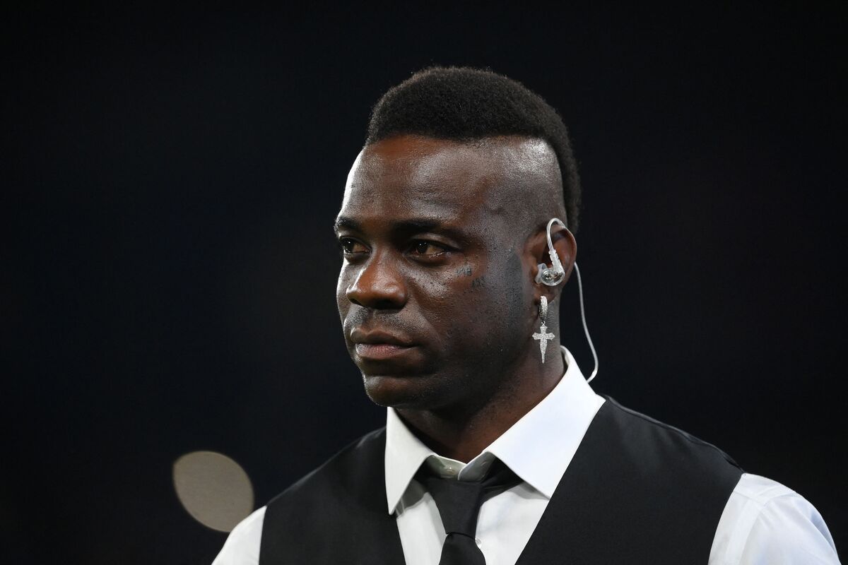 Tiền đạo Balotelli của Adana Demirspor đã nói đùa về khả năng trở lại Ý với Milan, đồng thời nhắc lại mối quan hệ của anh với Mourinho.