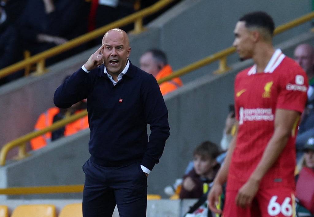 HLV Arne Slot của Liverpool kêu gọi các cầu thủ suy nghĩ trong trận đấu với Wolves. Ảnh: Reuters HLV Arne Slot của Liverpool kêu gọi các cầu thủ suy nghĩ trong trận đấu với Wolves. Ảnh: Reuters