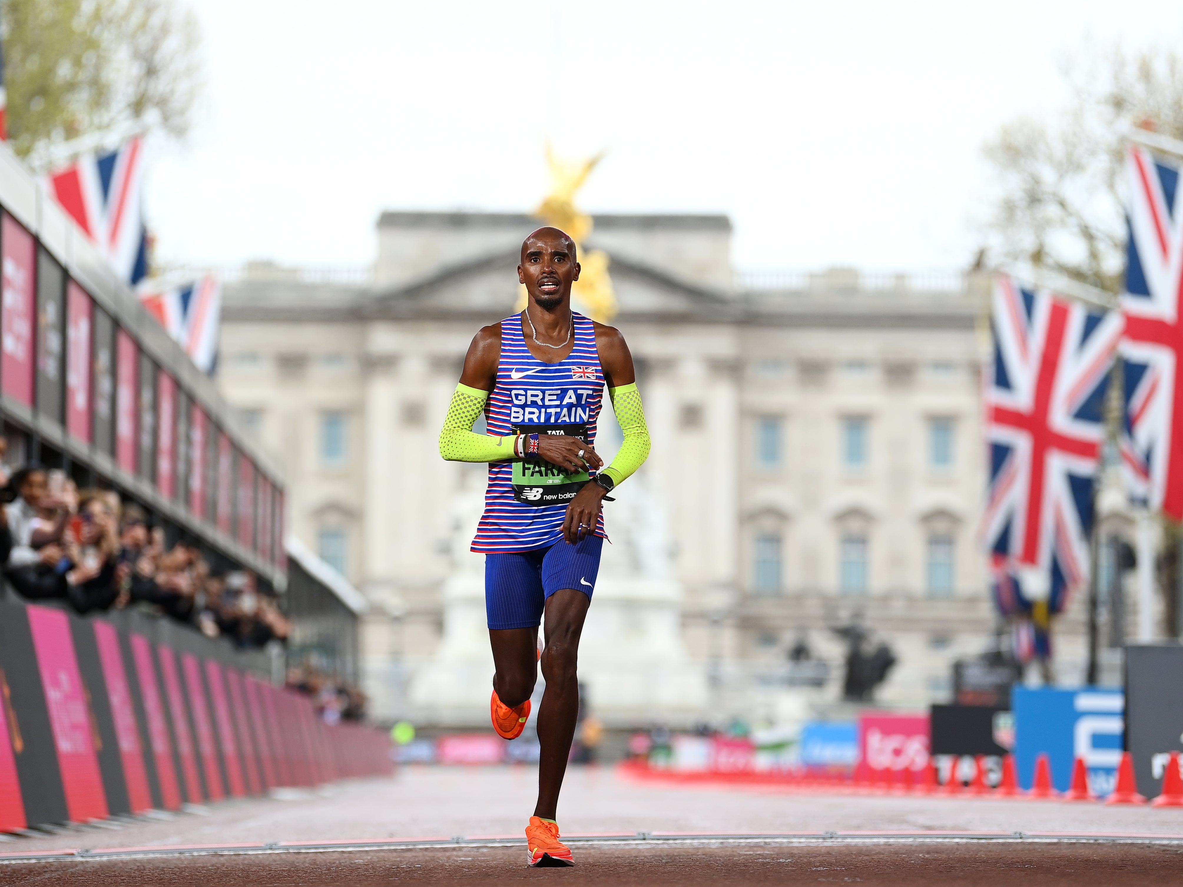 Farah vượt qua ranh giới ở London lần cuối cùng