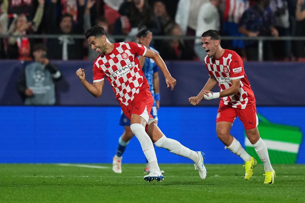 Juanpe của Girona FC ăn mừng khi ghi bàn thắng thứ hai cho đội của mình trong trận đấu MD3 giai đoạn 2024/25 UEFA Champions League giữa Girona FC và SK Slovan Bratislava tại Sân vận động Montilivi.