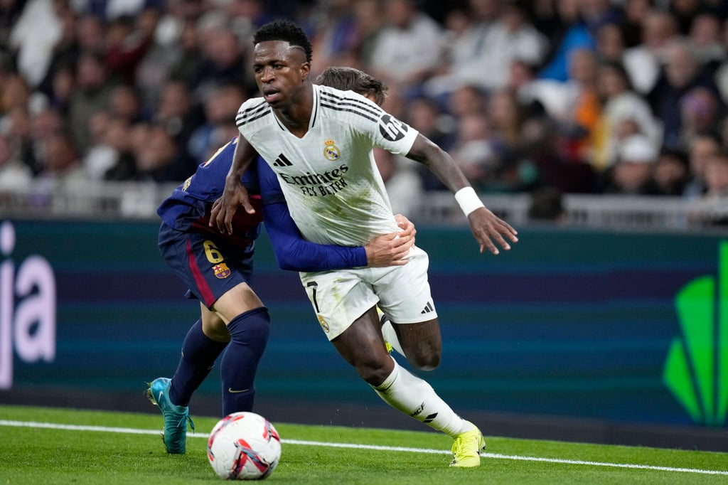 Vinicius Junior của Real Madrid là cầu thủ được yêu thích nhất để giành danh hiệu cầu thủ xuất sắc nhất thế giới vào thứ Hai. Ảnh: AP Vinicius Junior của Real Madrid là cầu thủ được yêu thích nhất để giành danh hiệu cầu thủ xuất sắc nhất thế giới vào thứ Hai. Ảnh: AP