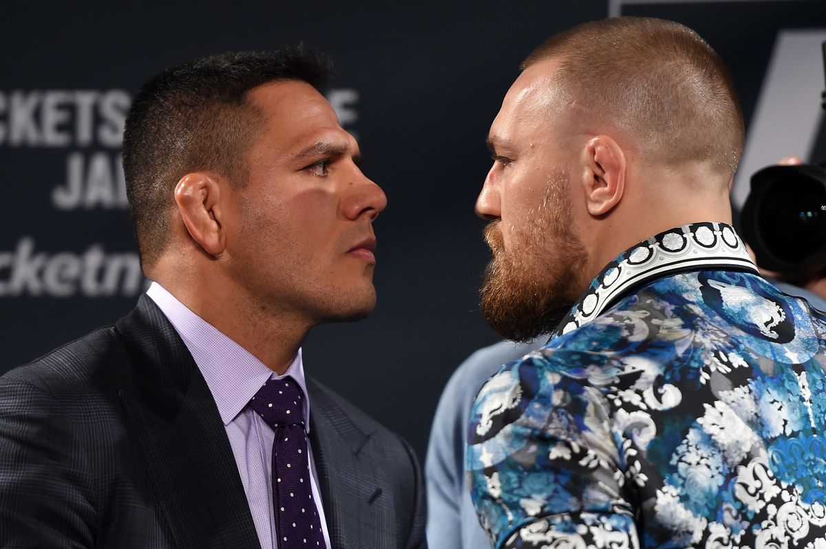 Họp báo bán hàng UFC 197