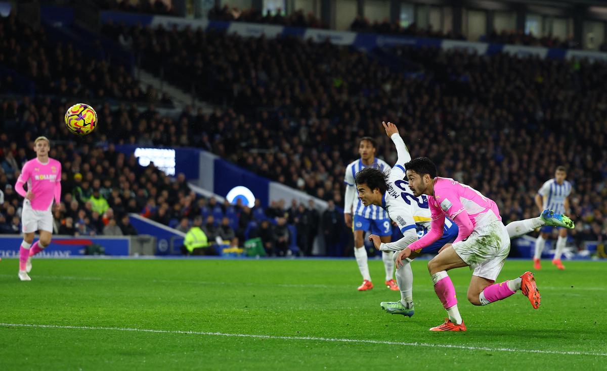 Mitoma ghi bàn thắng đầu tiên cho Brighton and Hove Albion trong trận đấu ở Premier League với Southampton.