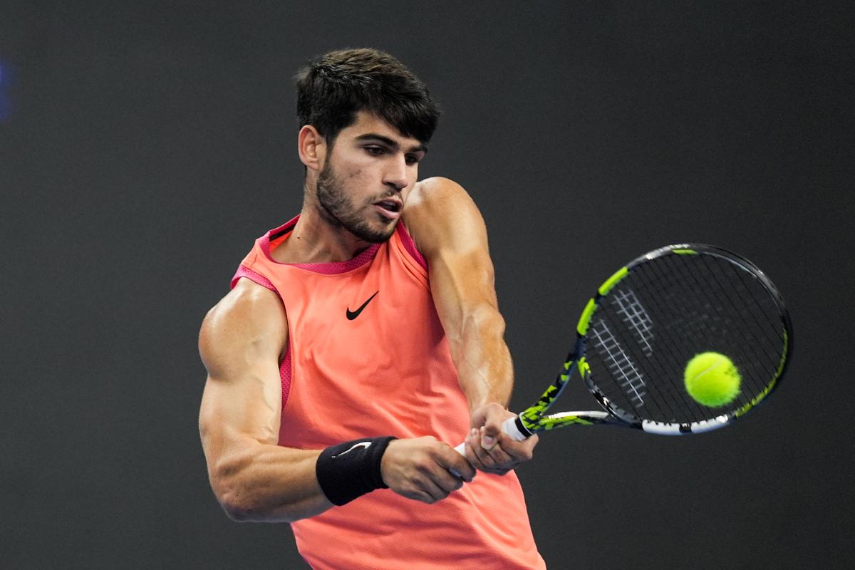 Hai trong một: Cần có thể lực phi thường, tính linh hoạt và sự sáng tạo để tái tạo Federer và Alcaraz, những người đã mô phỏng thành công trò chơi của mình sau Federer, mặc dù chỉ chơi trái tay bằng hai tay. Hai trong một: Cần có thể lực phi thường, tính linh hoạt và sự sáng tạo để tái tạo Federer và Alcaraz, những người đã mô phỏng thành công trò chơi của mình sau Federer, mặc dù chỉ chơi trái tay bằng hai tay.