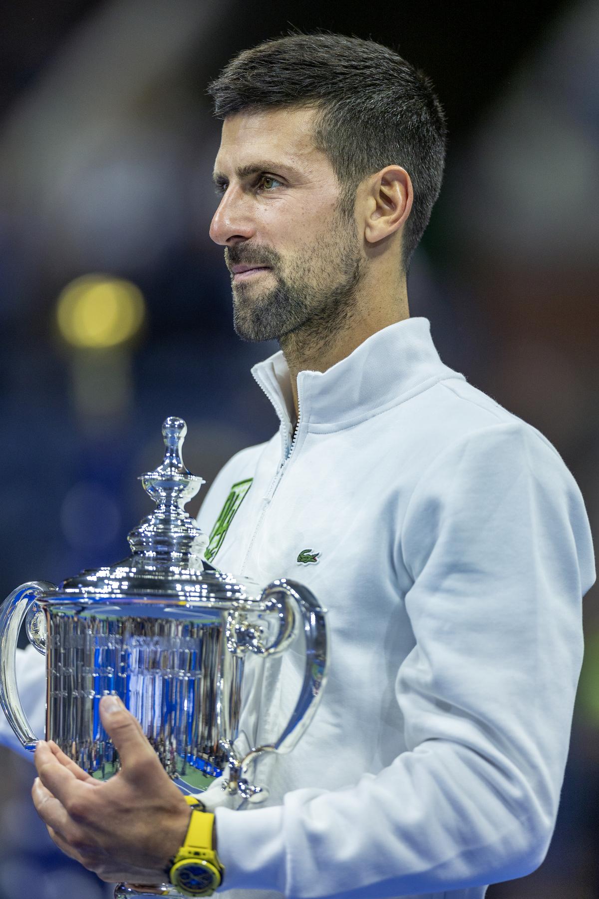 Toàn năng: Trận đấu hoàn chỉnh của Djokovic thăng hoa trên mọi mặt sân: 14 danh hiệu Major trên sân cứng, 7 danh hiệu trên sân cỏ và 3 danh hiệu trên sân đất nện, cùng với một huy chương vàng Olympic trên sân đất nện. Toàn năng: Trận đấu hoàn chỉnh của Djokovic thăng hoa trên mọi mặt sân: 14 danh hiệu Major trên sân cứng, 7 danh hiệu trên sân cỏ và 3 danh hiệu trên sân đất nện, cùng với một huy chương vàng Olympic trên sân đất nện.