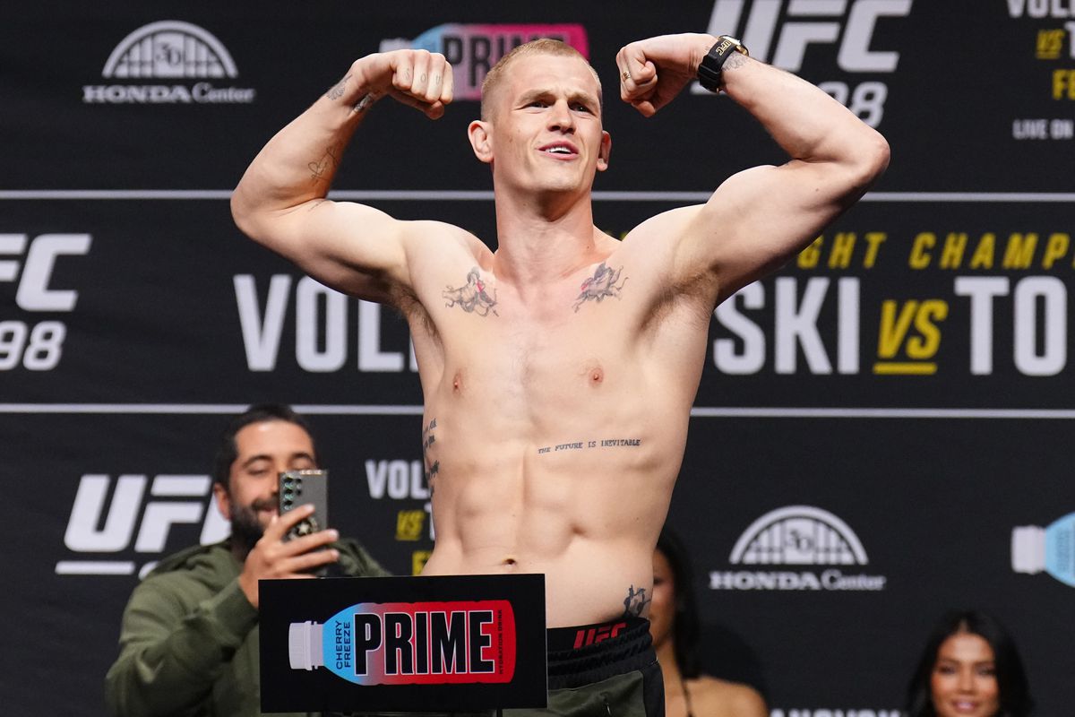 Nghi thức cân nhắc của UFC 298