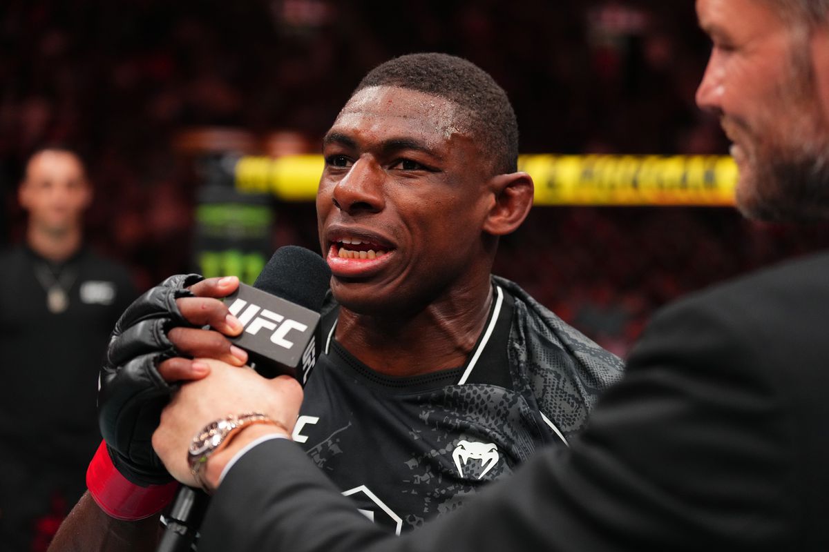 Đêm chiến đấu UFC: Buckley v Ruziboev
