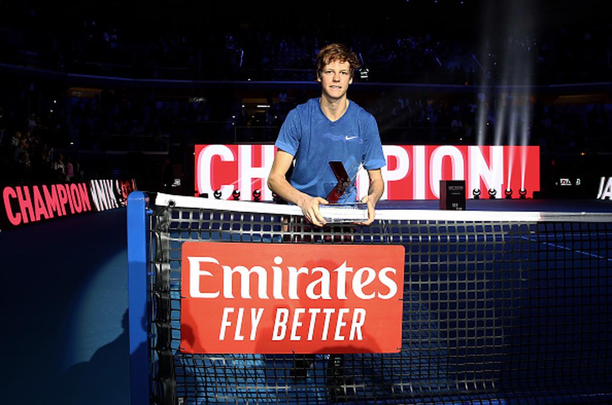 Jannik Sinner của Ý ở tuổi 18 đã đánh bại De Minaur để trở thành nhà vô địch tại Next Gen ATP Finals 2019 ở Milan. Jannik Sinner của Ý ở tuổi 18 đã đánh bại De Minaur để trở thành nhà vô địch tại Next Gen ATP Finals 2019 ở Milan.