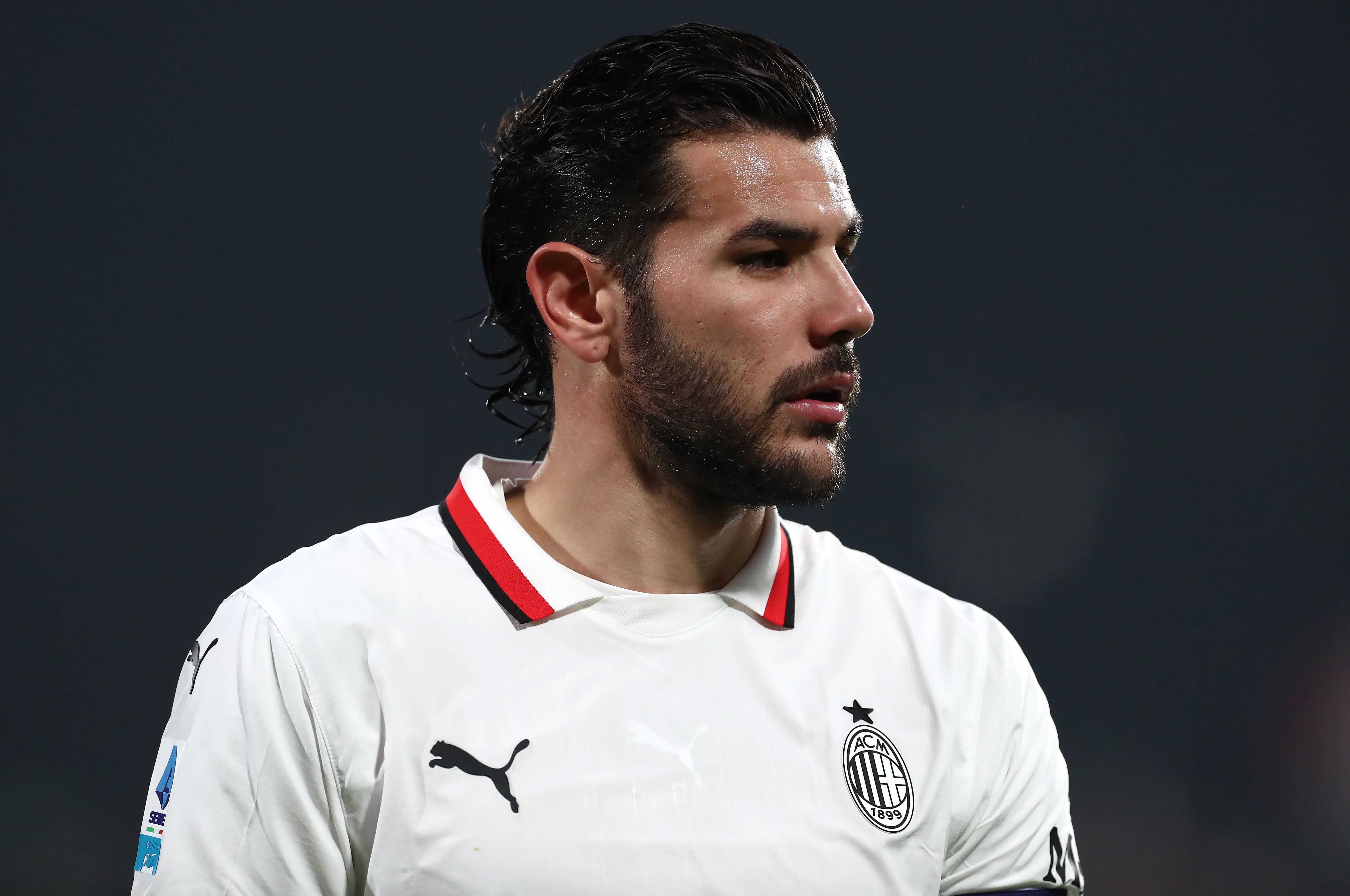 Theo Hernandez đang bị chỉ trích nặng nề vì màn trình diễn phòng ngự kém cỏi trước Cagliari và khởi đầu mùa giải rất thăng trầm.
