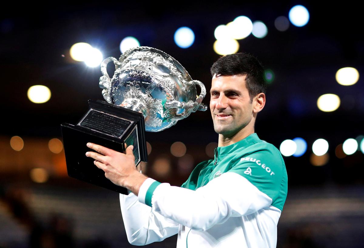 Djokovic đánh bại Daniil Medvedev trong các set liên tiếp để giành danh hiệu Úc mở rộng thứ chín vào năm 2021.