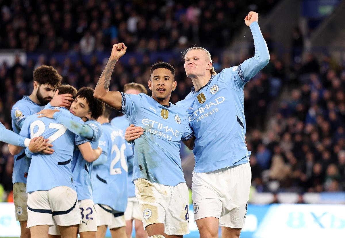 Erling Haaland của Manchester City (phải) ăn mừng cùng đồng đội Saviho. Erling Haaland của Manchester City (phải) ăn mừng cùng đồng đội Saviho.