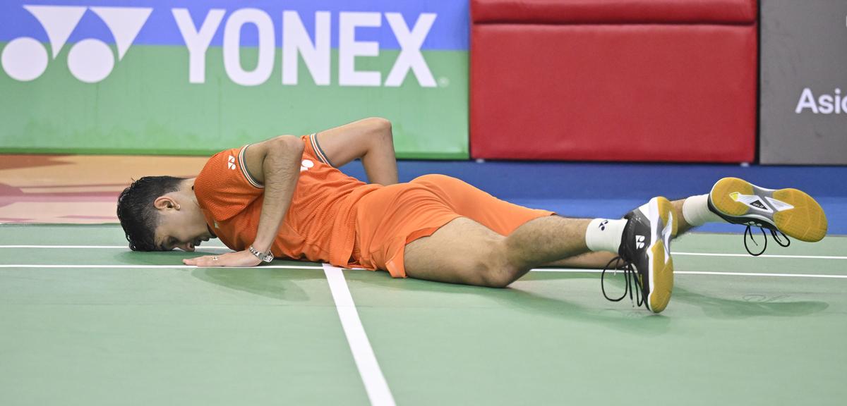 Priyanshu Rajawat phản ứng sau khi thua trận đơn nam trước Kodai Naraoka của Nhật Bản, ở Ấn Độ mở rộng 2025 tại Sân vận động trong nhà Indira Gandhi ở New Delhi. Priyanshu Rajawat phản ứng sau khi thua trận đơn nam trước Kodai Naraoka của Nhật Bản, ở Ấn Độ mở rộng 2025 tại Sân vận động trong nhà Indira Gandhi ở New Delhi.