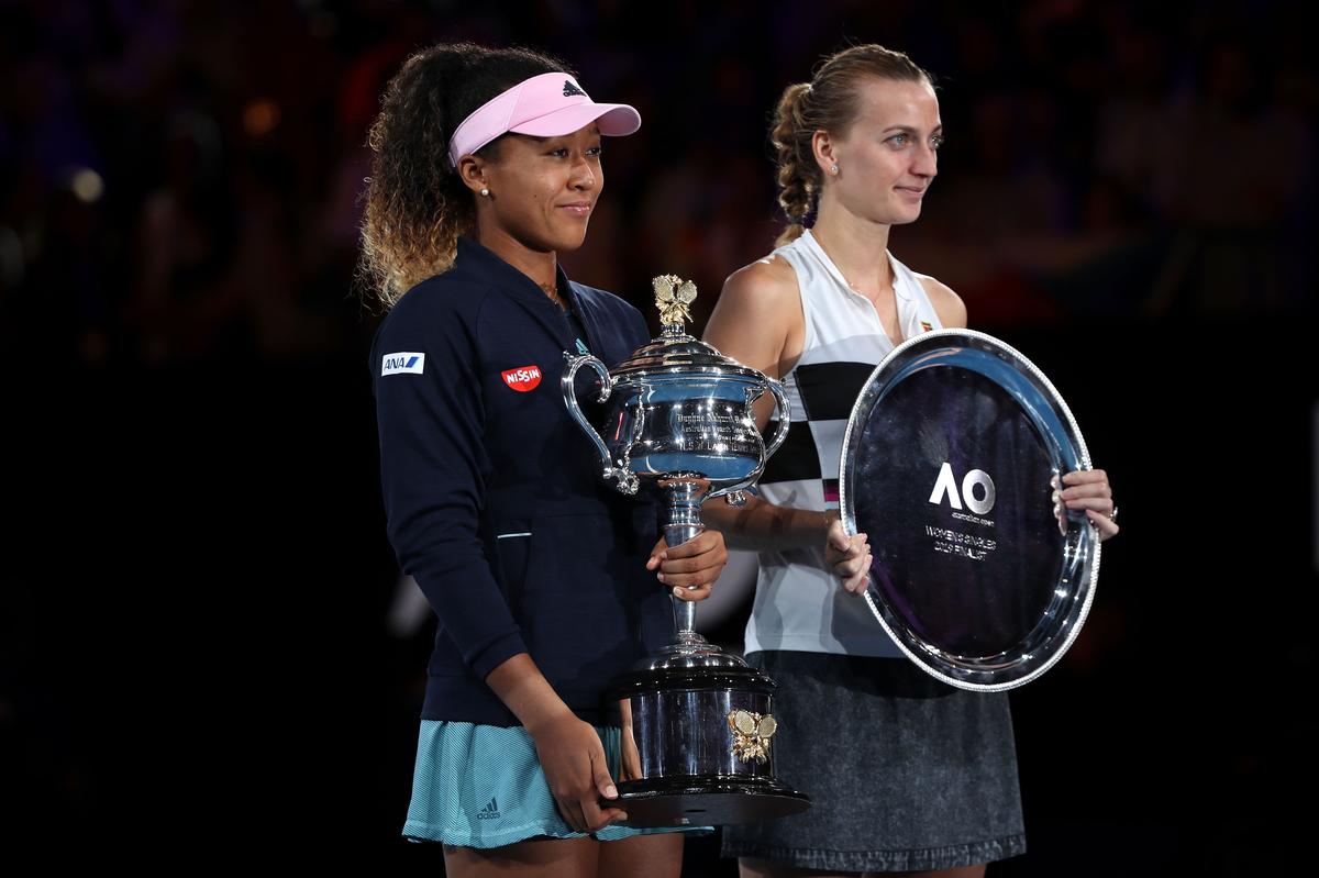 Naomi Osaka (trái) của Nhật Bản đánh bại Petra Kvitova (phải) của Séc trong trận chung kết Úc mở rộng tại Công viên Melbourne vào ngày 26 tháng 1 năm 2019.