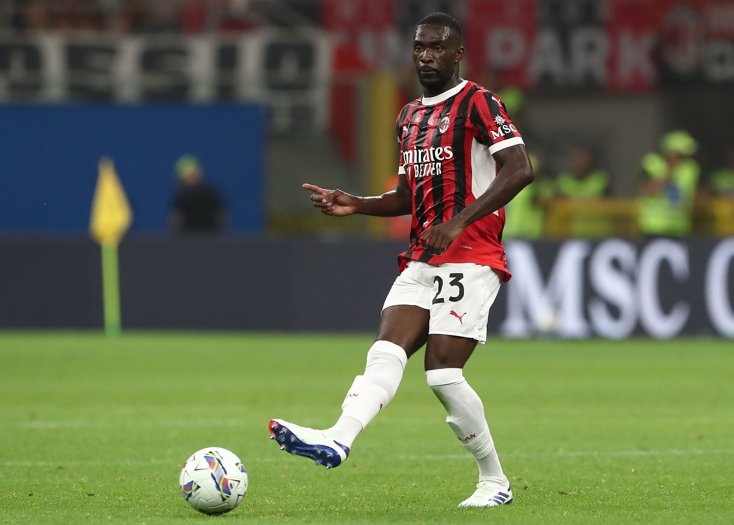 Fikayo Tomori đá chính trong hai trận đấu đầu tiên với Sergio Conceiçao trên ghế dự bị và ra hiệu rằng anh ấy muốn ở lại, nhưng điều đó vẫn chưa chắc chắn.