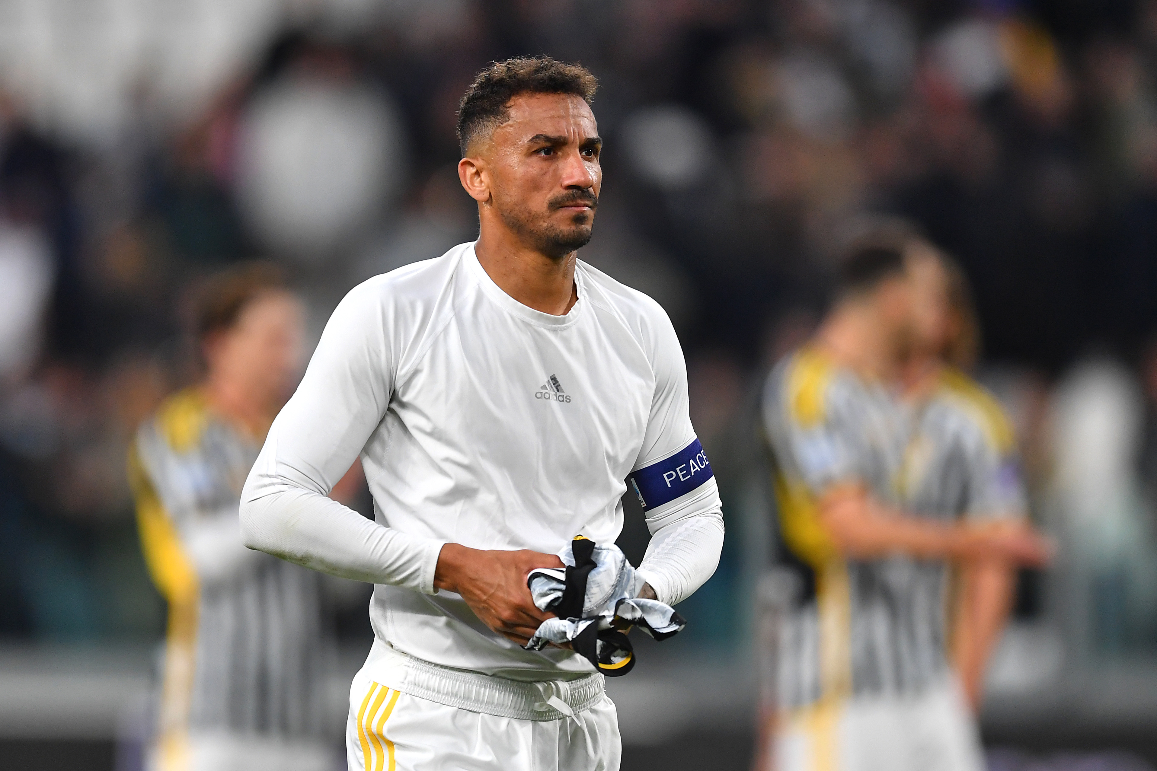 Juventus đã quyết định rằng Danilo không còn nằm trong kế hoạch của họ, trong khi Benfica từ chối lời đề nghị chính thức đầu tiên dành cho Antonio Silva.
