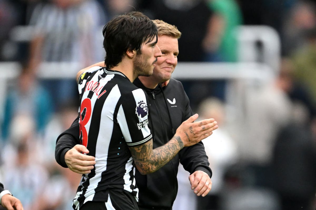 Tonali dự kiến ​​​​sẽ bị cấm thi đấu kéo dài và huấn luyện viên Eddie Howe của Newcastle United đã đề nghị hỗ trợ cựu Rossoneri trong thời điểm khó khăn này.