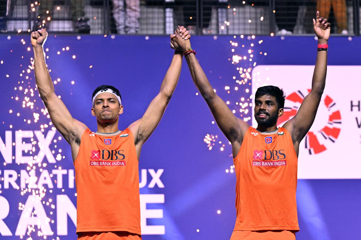 Chirag Shetty và Satwiksairaj Rankireddy của Ấn Độ ăn mừng sau khi giành chiến thắng trong trận đấu cuối cùng của nam giới với Lee Jhe-Huei và Yang Po-Hsuan tại Pháp mở rộng 2024. Chirag Shetty và Satwiksairaj Rankireddy của Ấn Độ ăn mừng sau khi giành chiến thắng trong trận đấu cuối cùng của nam giới với Lee Jhe-Huei và Yang Po-Hsuan tại Pháp mở rộng 2024.
