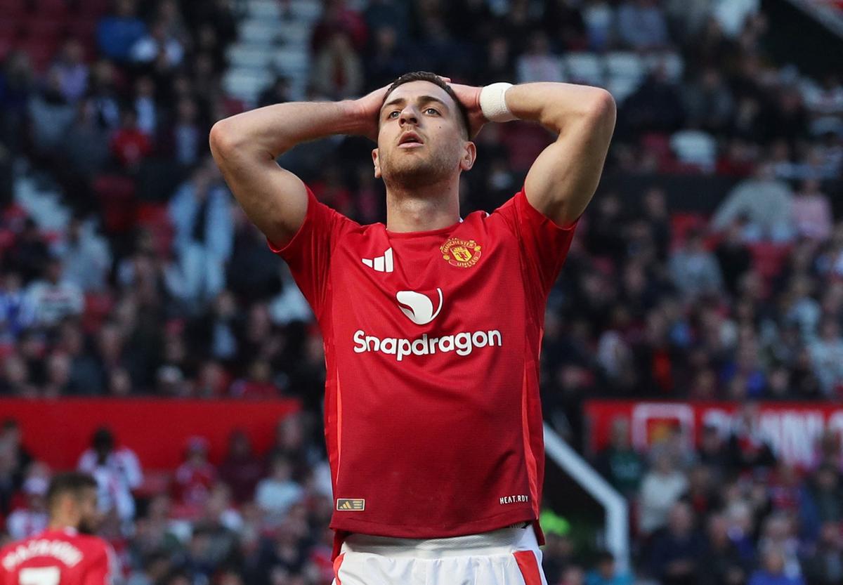 Dalot, người đã giành được FA Cup và League Cup với Quỷ đỏ, đã nhắc lại rằng một màn trình diễn kém như vậy-trong mùa giải 2024-25-không được chấp nhận và cần phải thay đổi.