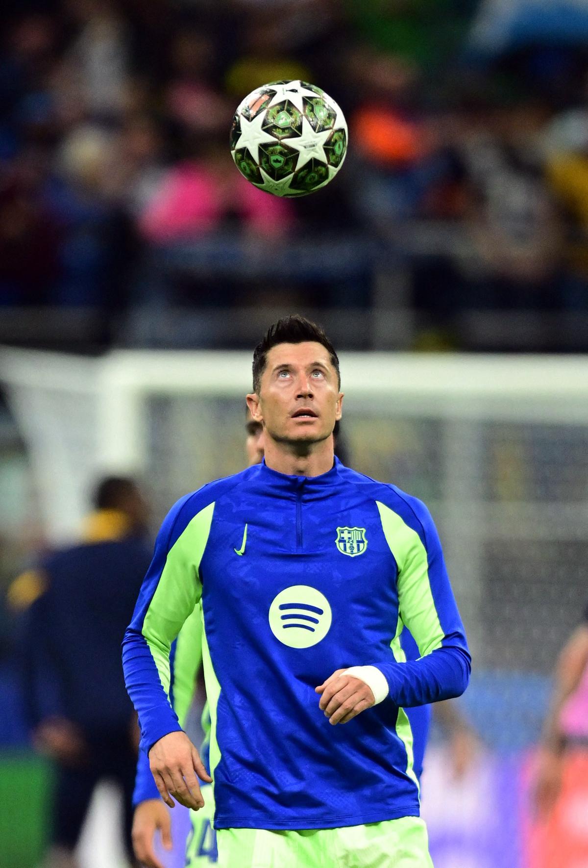 Flick sẽ phải quyết định xem Robert Lewandowski hay Ferran Torres bắt đầu tại Striker. Lewandowski đã bỏ lỡ một số trận đấu trước khi anh đến như một người thay thế muộn chống lại Inter trong tuần này nhưng không thể chứng minh hiệu quả.