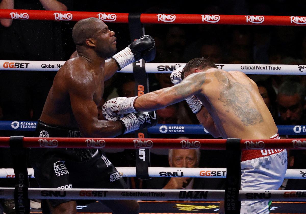 Usyk hạ gục Daniel Dubois và chiến thắng trong cuộc chiến tại Sân vận động Wembley ở London.