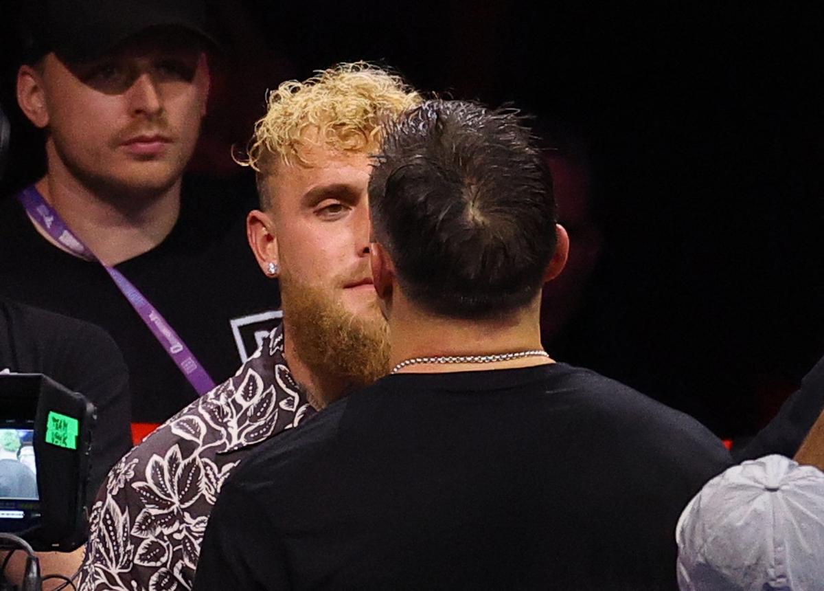 Oleksandr Usyk đã đối đầu với Jake Paul sau khi anh chiến thắng cuộc chiến trước Daniel Dubois.