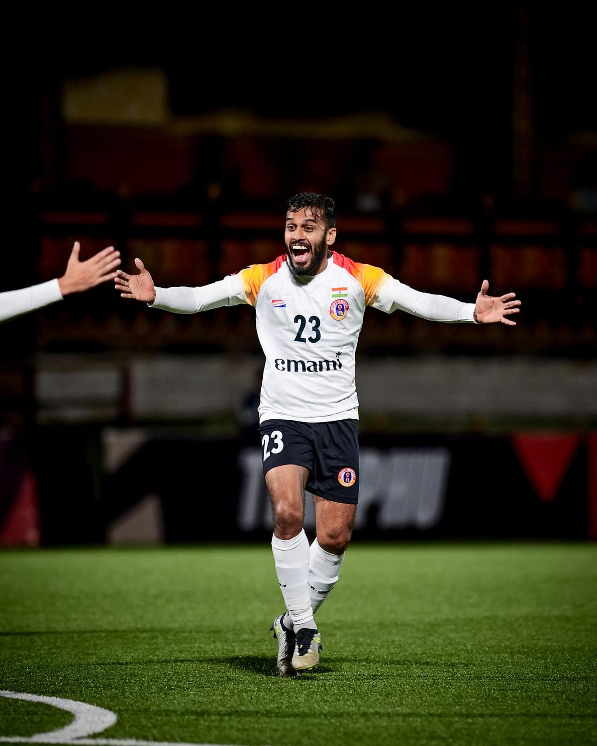 Souvik Chakrabarti kéo dài kỳ nghỉ tại Est Bengal FC. Souvik Chakrabarti kéo dài kỳ nghỉ tại Est Bengal FC.