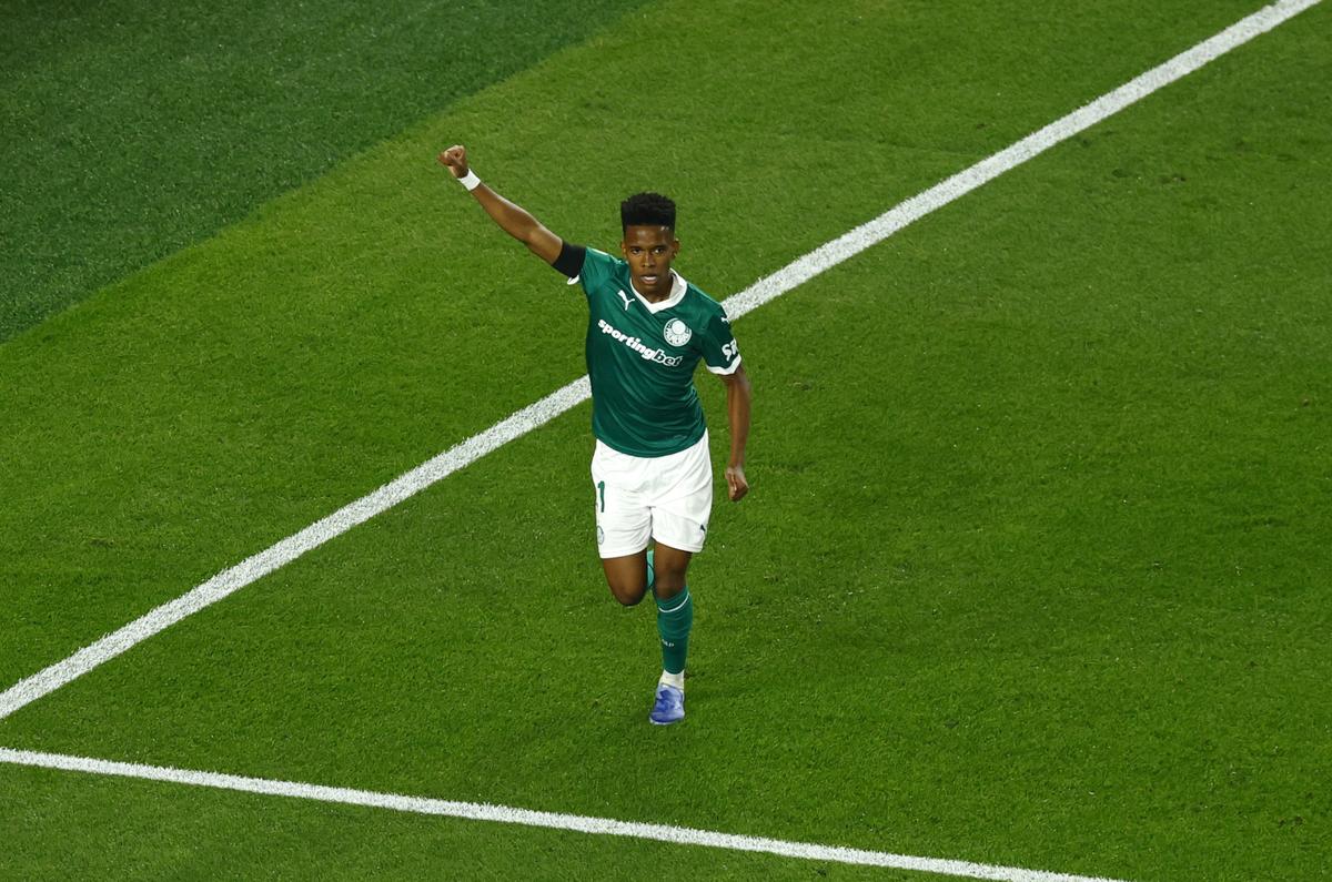 Ảnh tập tin: Estevao kỷ niệm ghi bàn cho cựu phe Palmeiras trong Câu lạc bộ FIFA World Cup 2025.