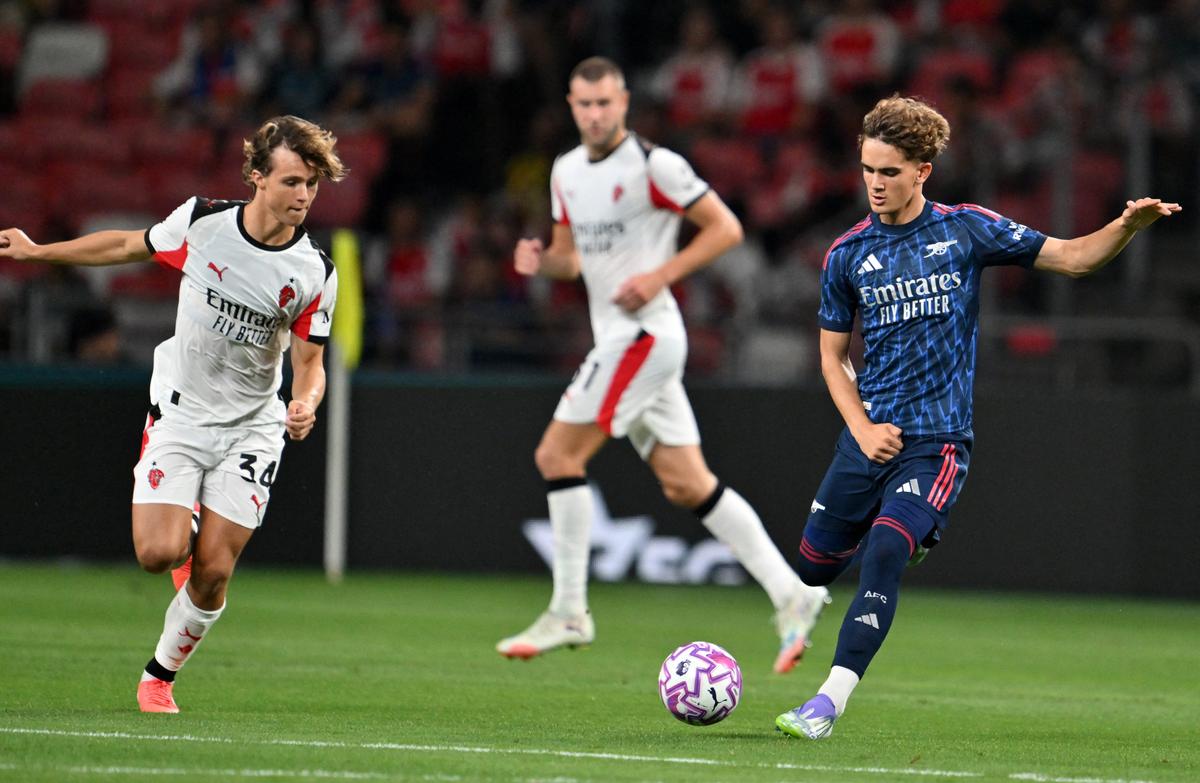 Ảnh tập tin: Max Dowman của Arsenal đang hoạt động chống lại AC Milan.