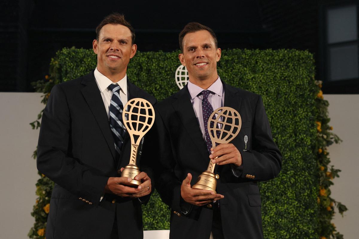 Anh em nhà Bryan đã giành được 119 danh hiệu ATP, trong đó có 16 Grand Slam và huy chương vàng Olympic. Họ đã dành kỷ lục 438 tuần trên bảng xếp hạng thế giới