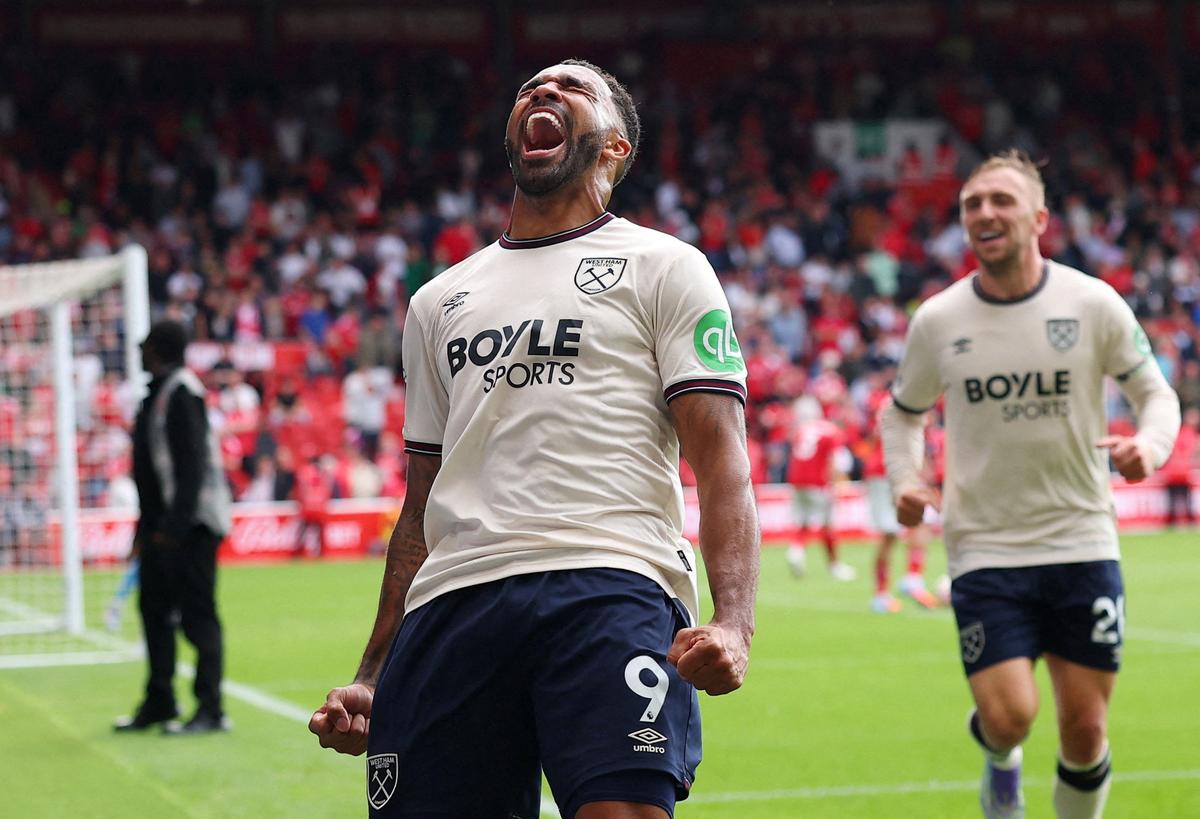 Callum Wilson kỷ niệm ghi bàn thứ ba của West Ham trước Nottingham Forest ở Premier League.