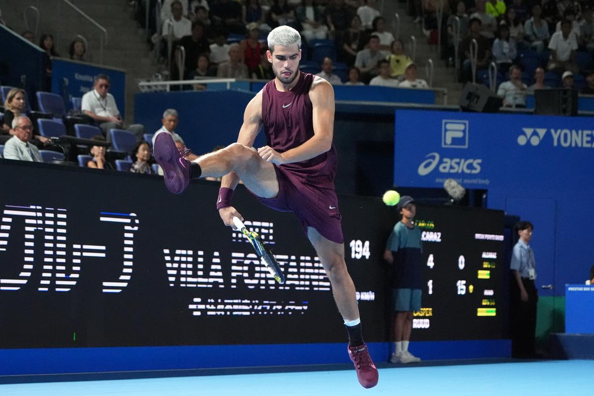 Fluid mechanics: According to coach Rick Macci: “An effective footwork remedy is to think of tennis as a dance, and you prance to get into a flow. Tennis movement on many shots is like a rhythmic dance. So, stay light on your feet and coordinate your feet with the ball.”