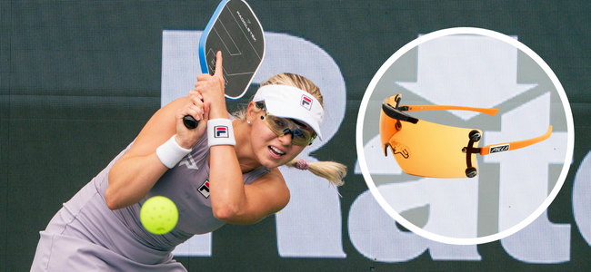 Anna Leigh Waters đeo loạt dao cạo Pilla