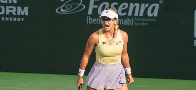 Anna Leigh đeo kính Pilla Pickleball