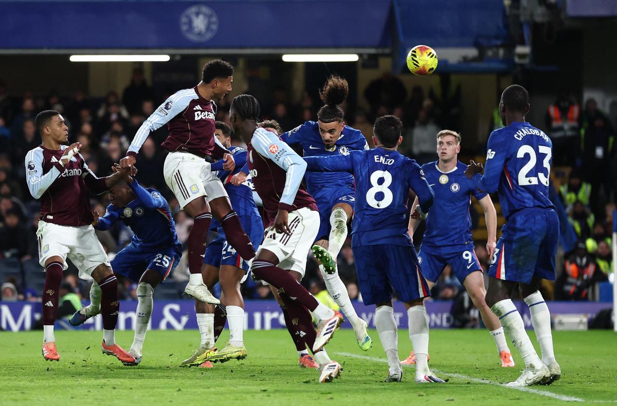 Ollie Watkins đã ghi bàn thắng quyết định cho Aston Villa, đánh bại Chelsea và giành trọn điểm cho đội của mình trên đường.