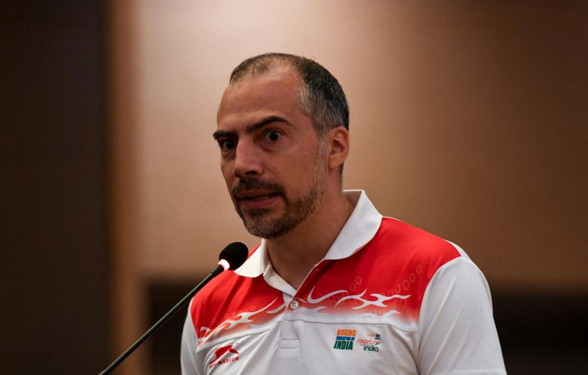 Kiểm soát nhiệm vụ: “Mục tiêu của chúng tôi là tạo ra những vận động viên có thành tích cao, đồng thời là chuyên gia về quyền anh, thay vì những võ sĩ có nền tảng thể chất kém,” Santiago Nieva, huấn luyện viên đội quyền anh nữ Ấn Độ, cho biết.