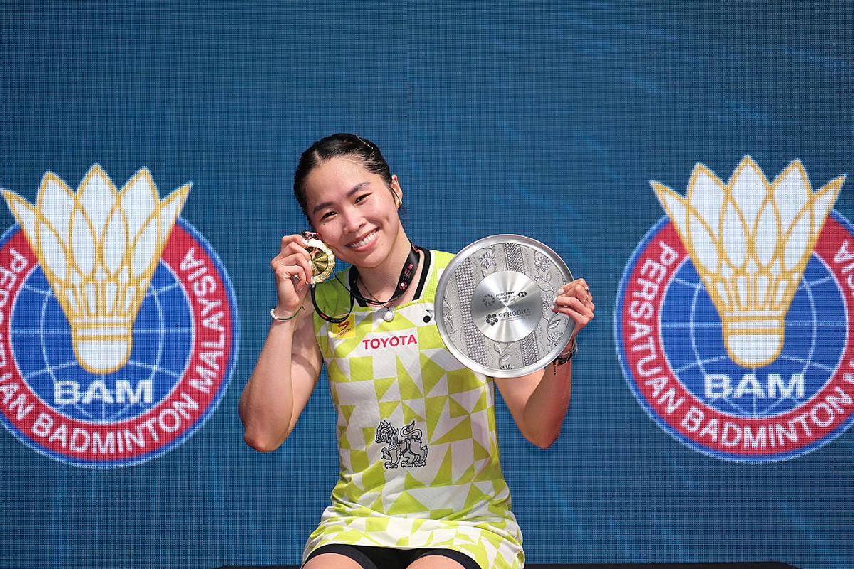 Ratchanok Intanon của Thái Lan tạo dáng tại lễ trao giải.